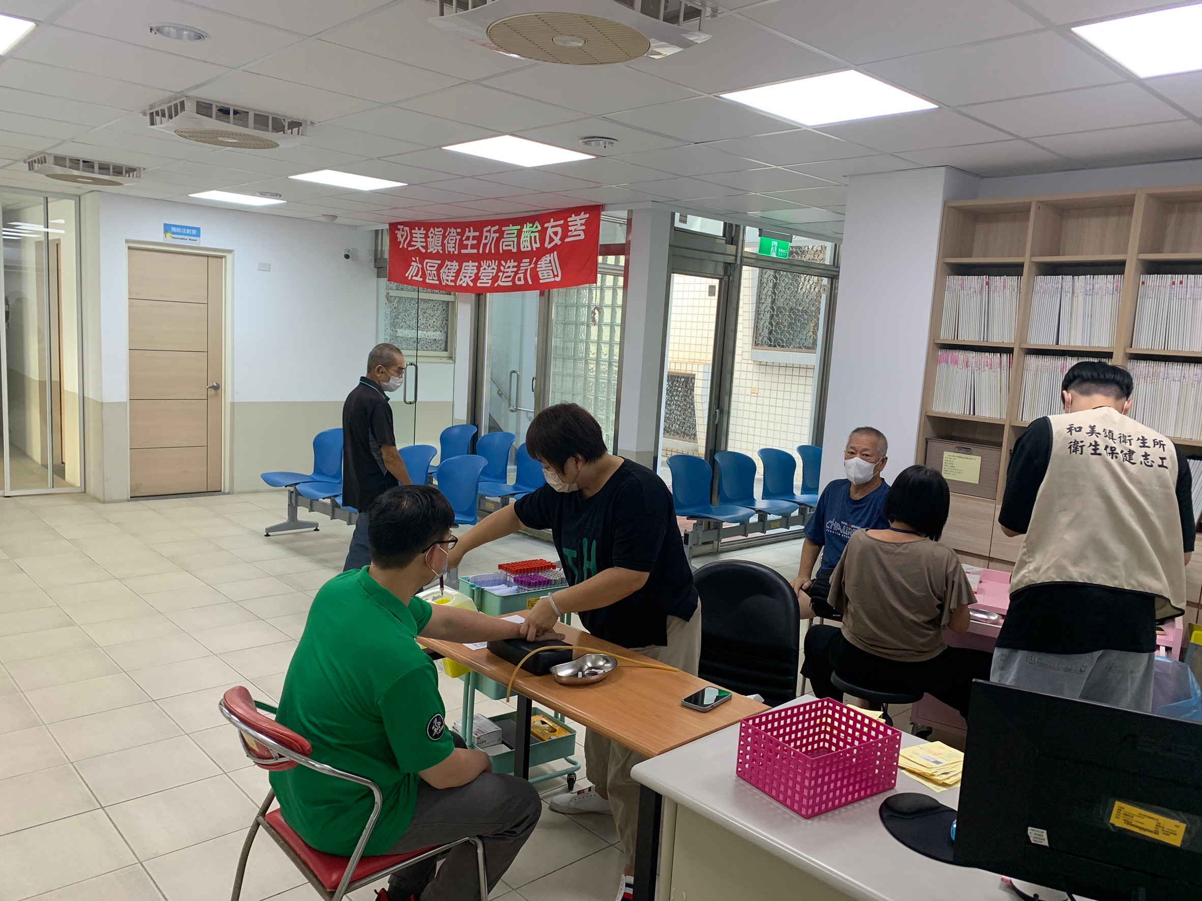 7月4日衛生所辦理高齡友善疫苗接種活動照片1