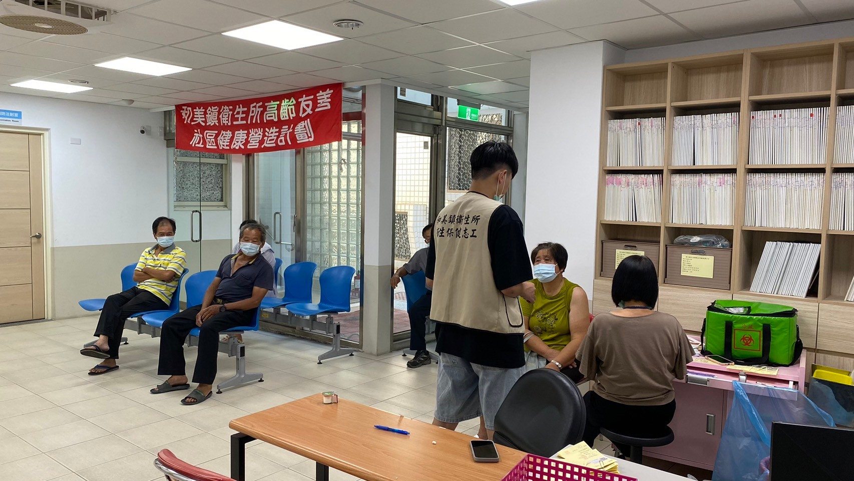 7月4日衛生所辦理高齡友善疫苗接種活動照片4