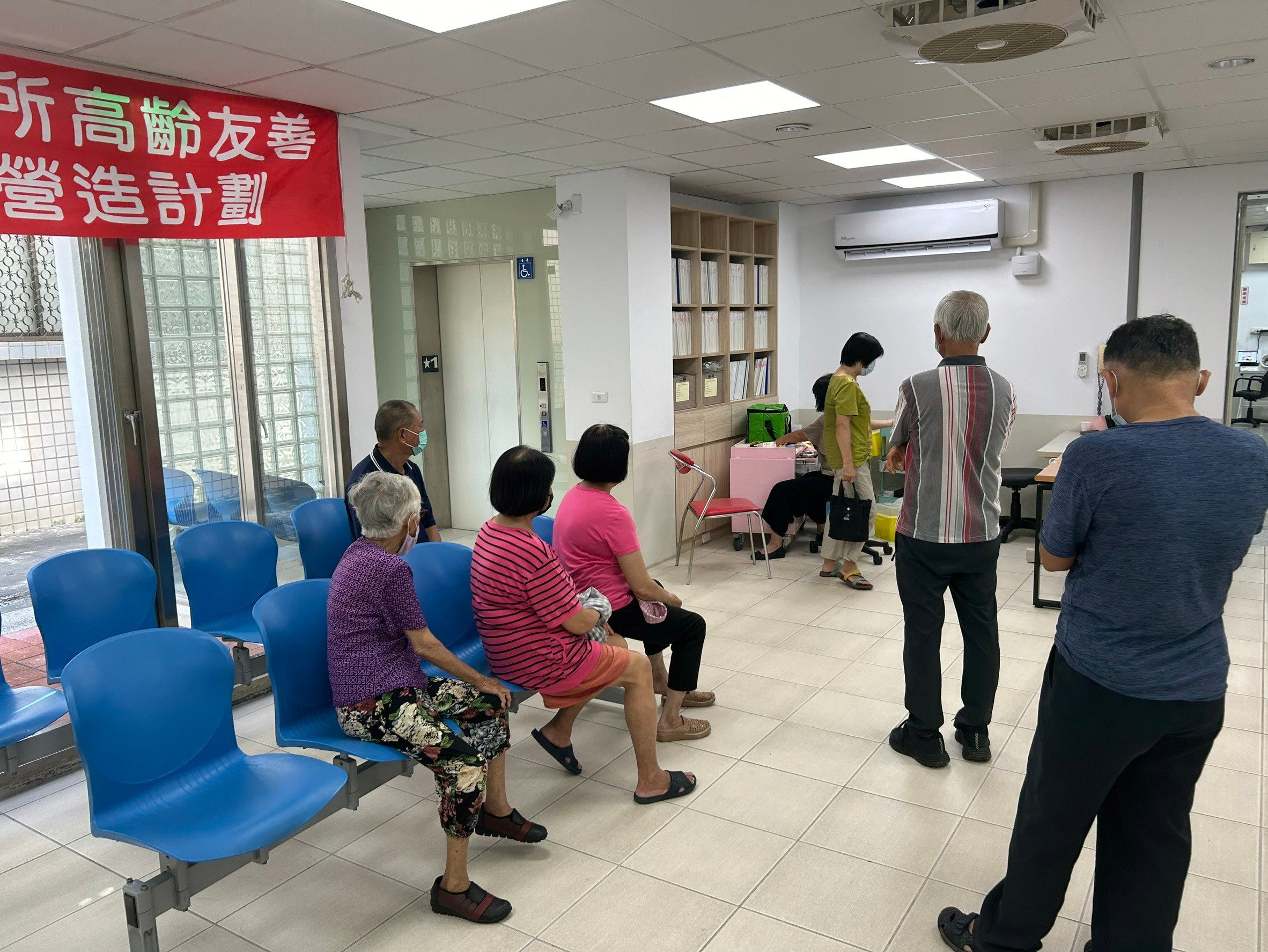 7月4日衛生所辦理高齡友善疫苗接種活動照片5