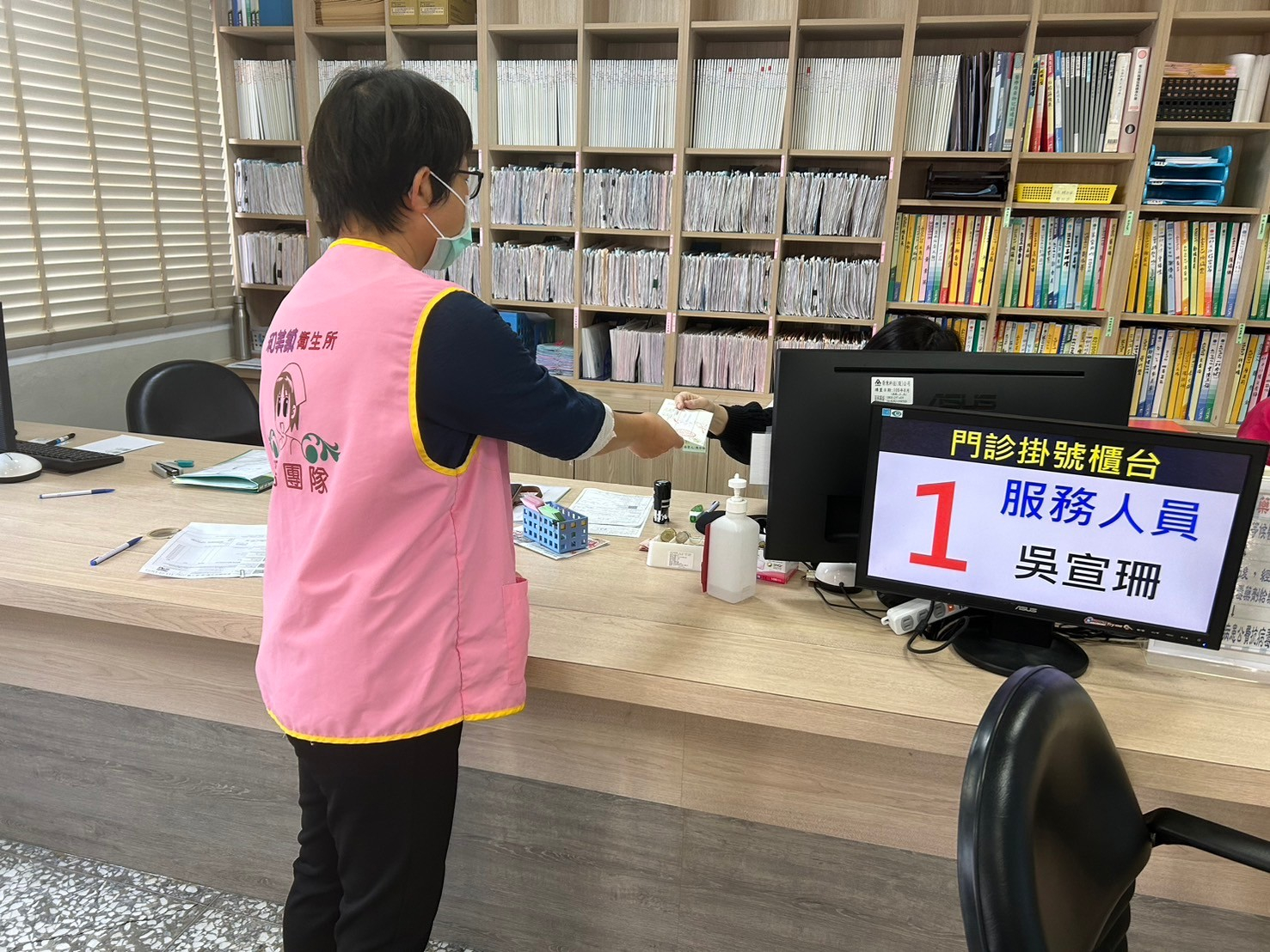 113年3月志工門診服務民眾花絮照片1