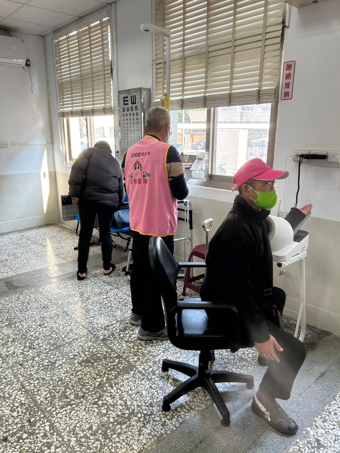 113年3月志工門診服務民眾花絮照片5