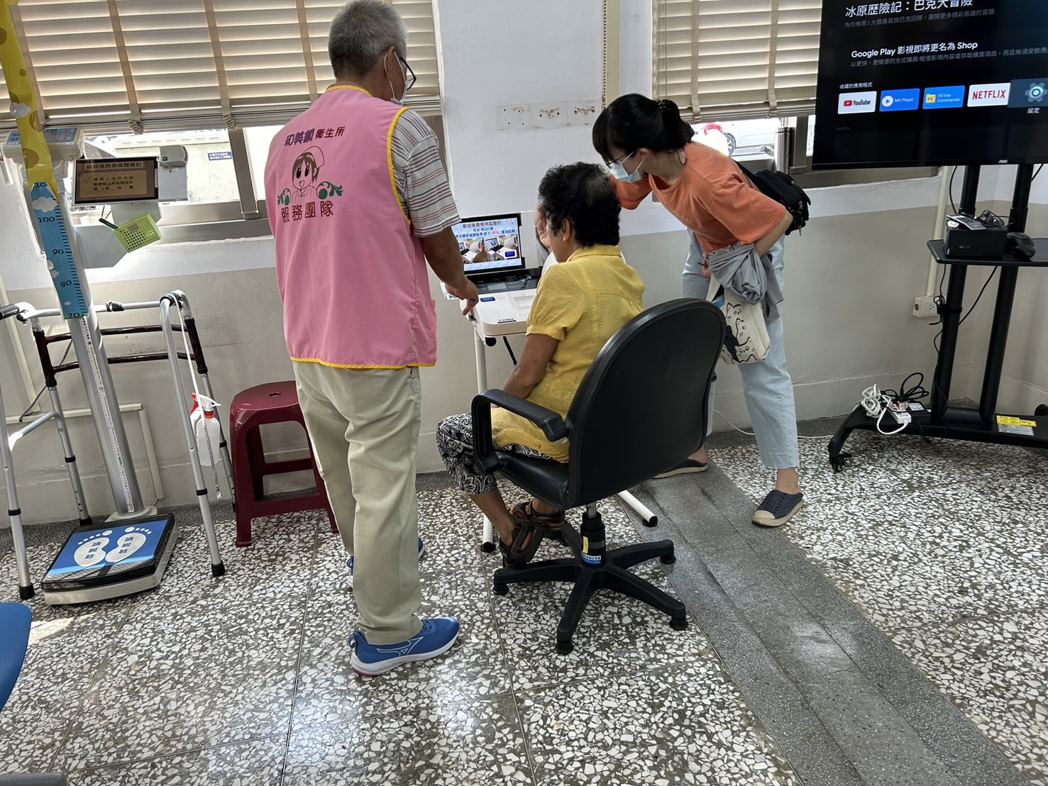 113年9月志工門診服務民眾照片3