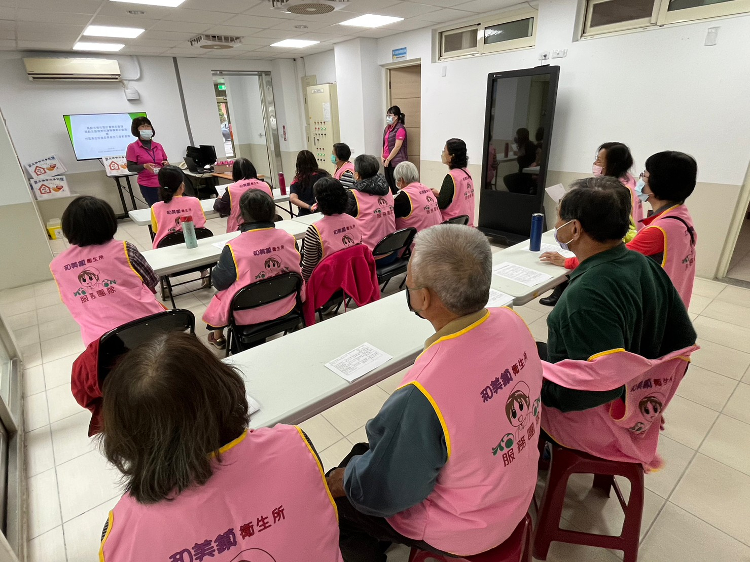 112年流感設站志工服務照片1
