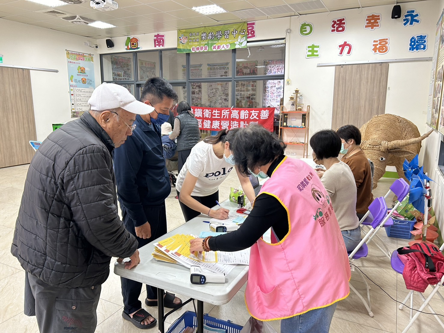 志工協助長者疫苗接種服務照片1